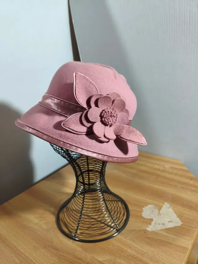 Gorro de lana artesanal rosa