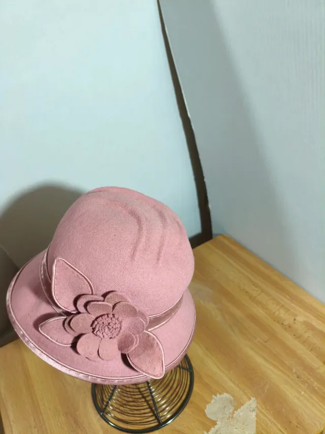 Gorro de lana artesanal rosa