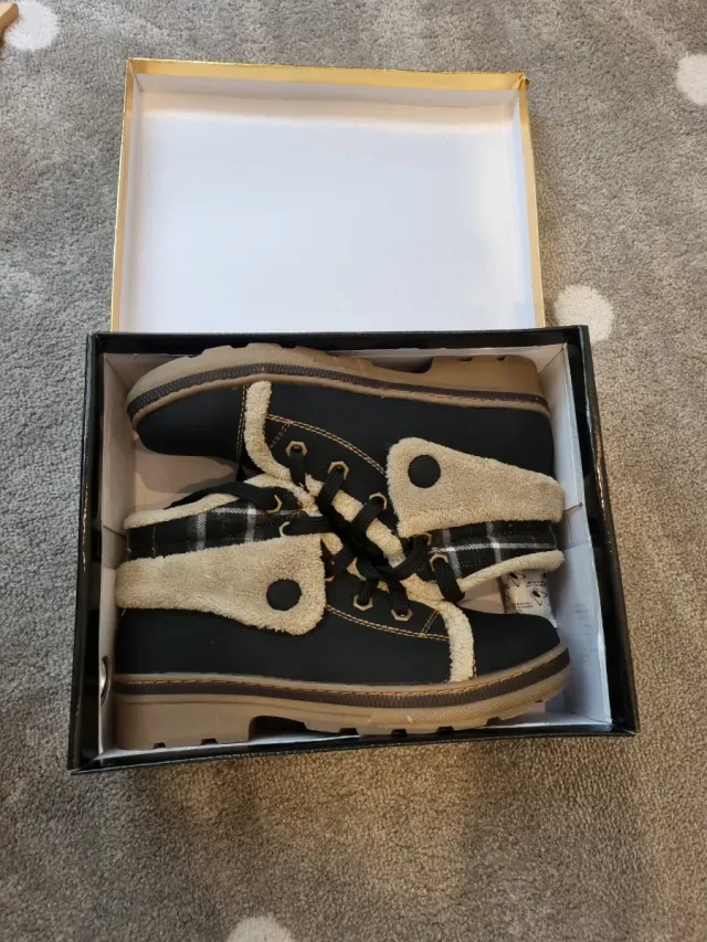 Botas invierno forradas cuadros talla 37