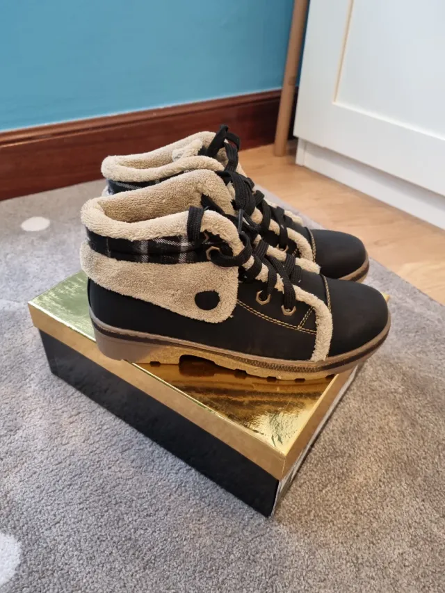 Botas invierno forradas cuadros talla 37