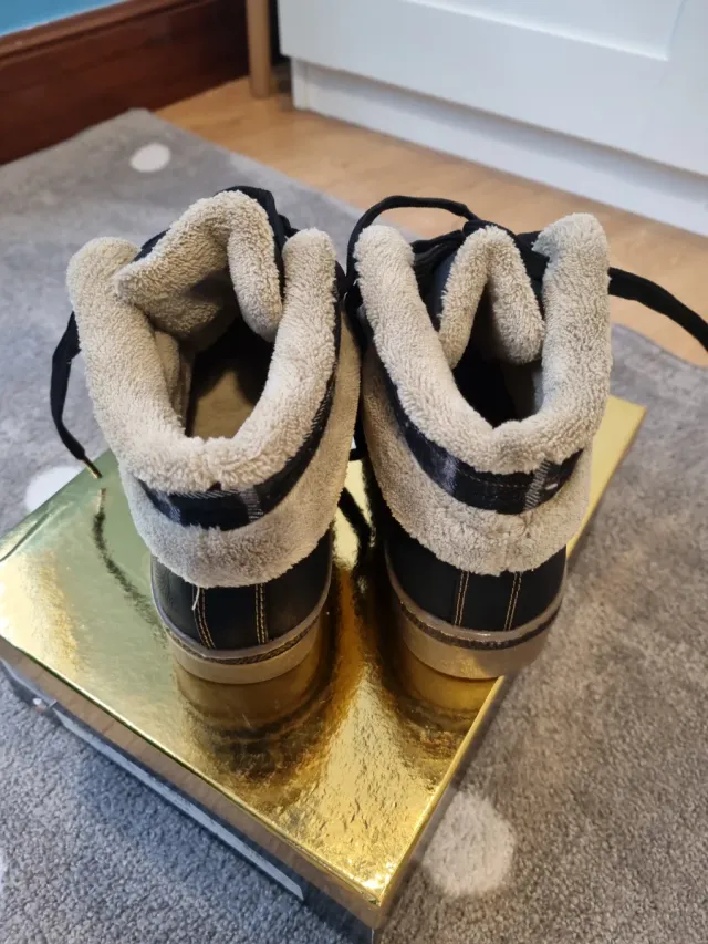 Botas invierno forradas cuadros talla 37