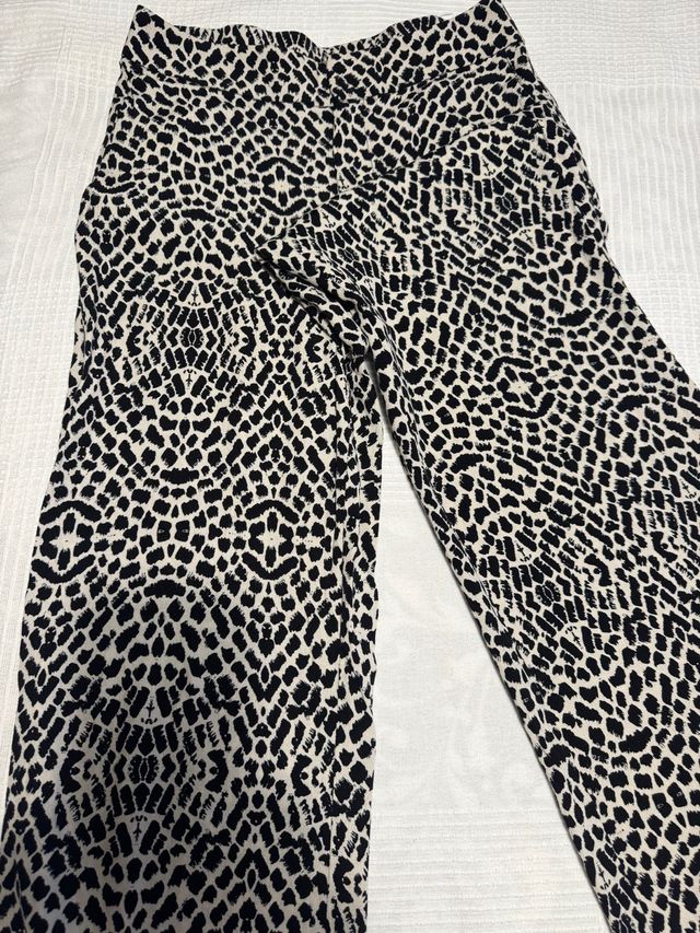 Pantalón ancho fluido estampado