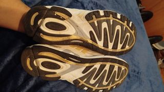 Zapatillas Adidas Beige y Blancas