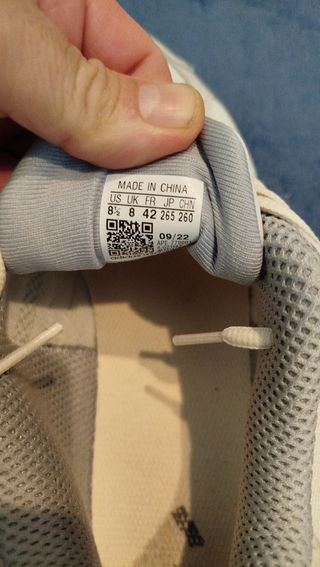 Zapatillas Adidas Beige y Blancas