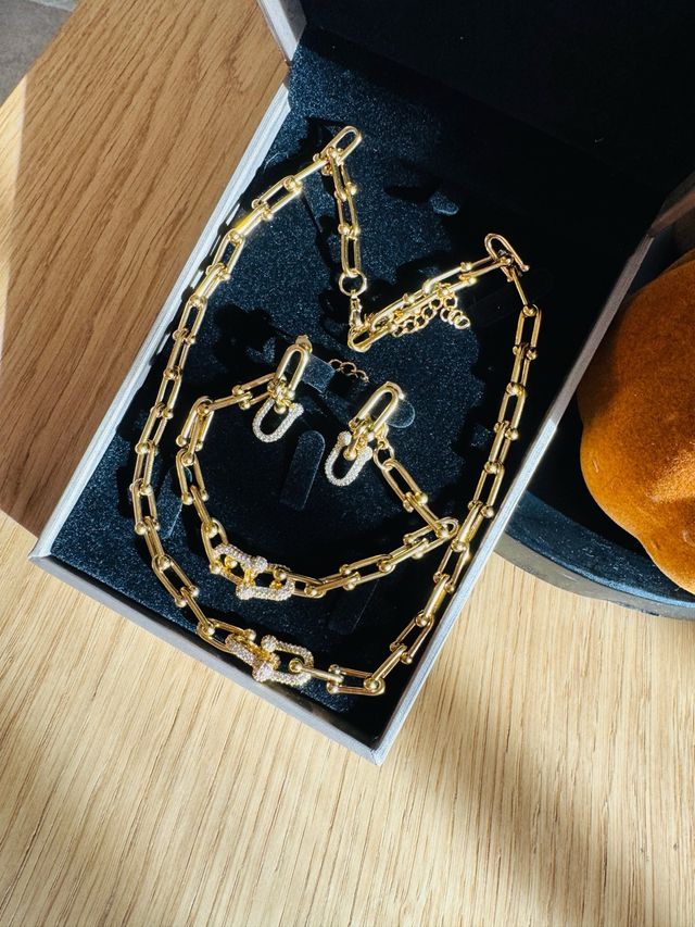 Conjunto bisutería eslabones dorados