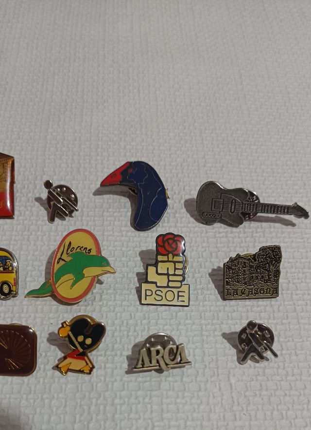 Lotto di 19 distintivi antichi vari PSOE Mayoral ONCE