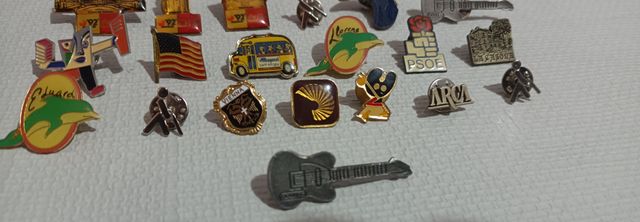 Lotto di 19 distintivi antichi vari PSOE Mayoral ONCE