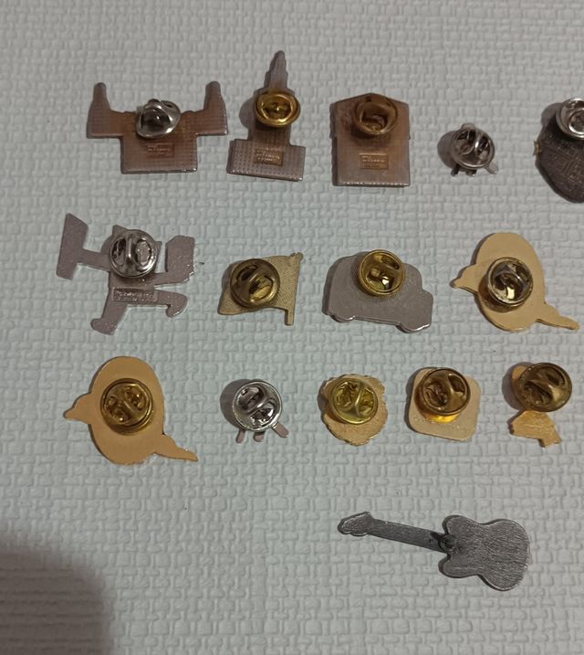 Lotto di 19 distintivi antichi vari PSOE Mayoral ONCE