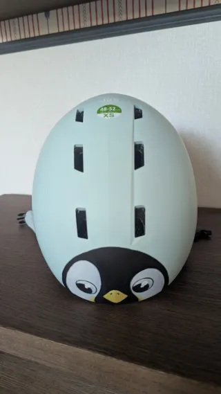 Casco infantil pingüino Talla XS (48-52cm)