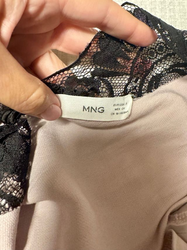 Vestido lencero con encaje negro