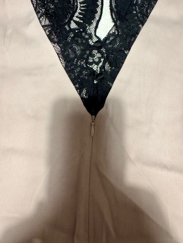 Vestido lencero con encaje negro