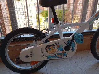 Bicicleta infantil Btwin con ruedines