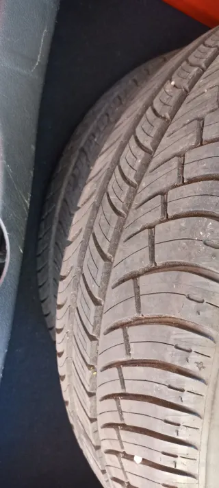 2 Ruedas Michelin 195/65 R15 prácticamente nuevas