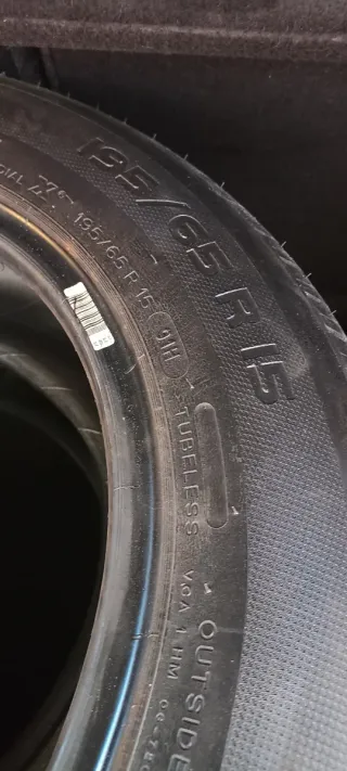 2 Ruedas Michelin 195/65 R15 prácticamente nuevas