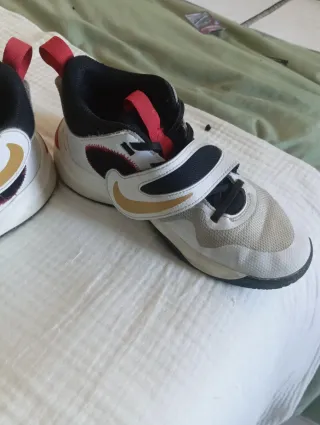 Zapatillas Nike modelo team hustle d 11 Talla 37.5