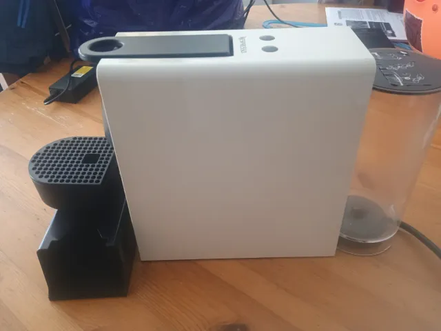 Cafetera Krups Nespresso Blanca