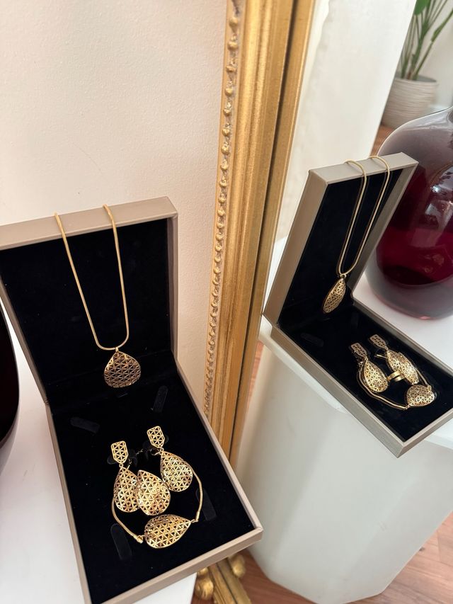 Conjunto bisutería dorado