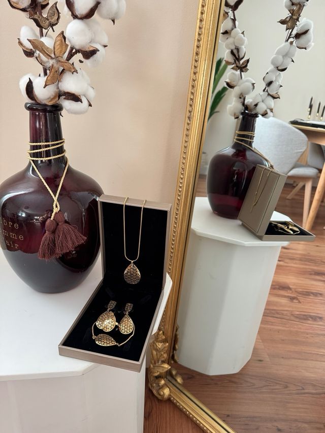 Conjunto bisutería dorado