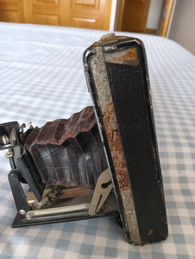 Cámara de fotos antigua plegable