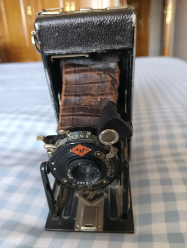 Cámara de fotos antigua plegable