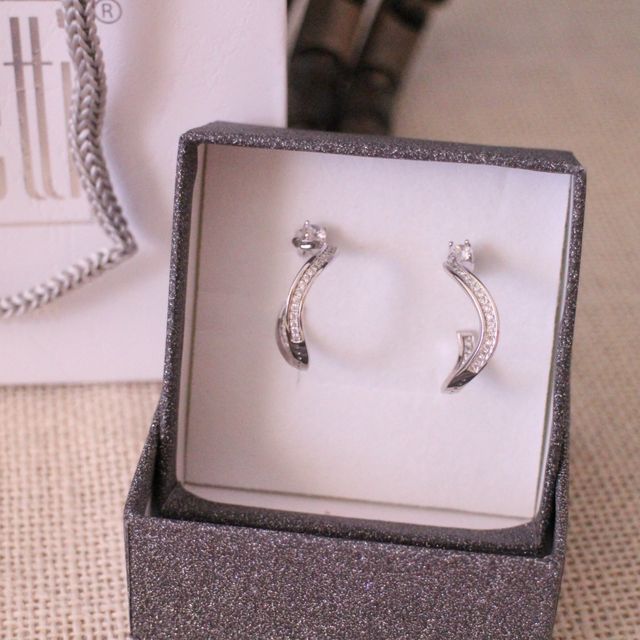 Pendientes plata de ley aros ondulados circonitas