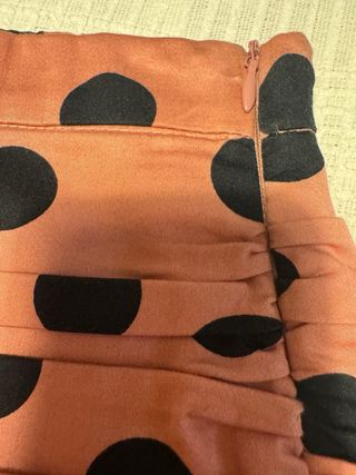 Falda mini lunares rosa y negra