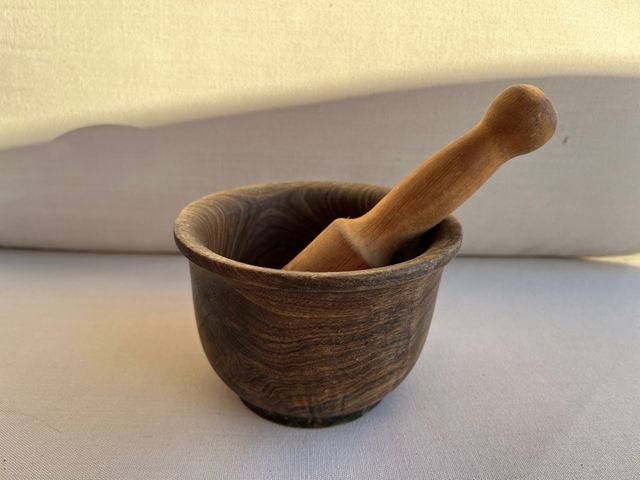 Mortero y Maja artesanal en madera de olivo