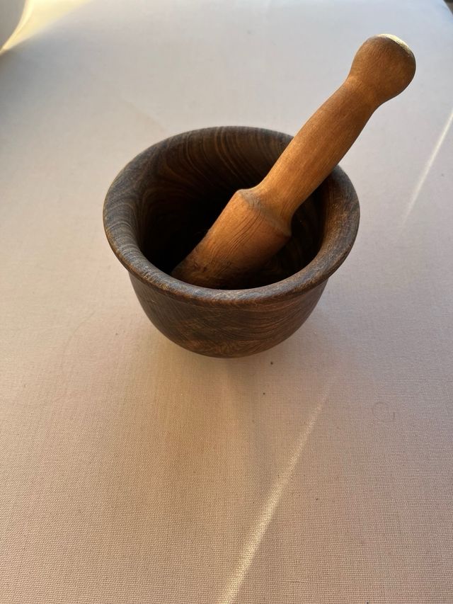 Mortero y Maja artesanal en madera de olivo