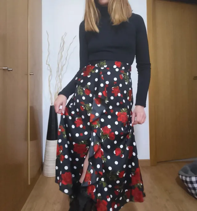 Falda Zara lunares y rosas