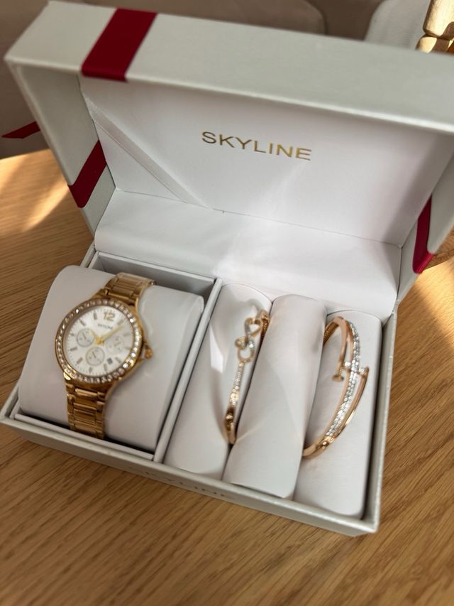 Reloj Skyline Edición Limitada Dorado y Blanco