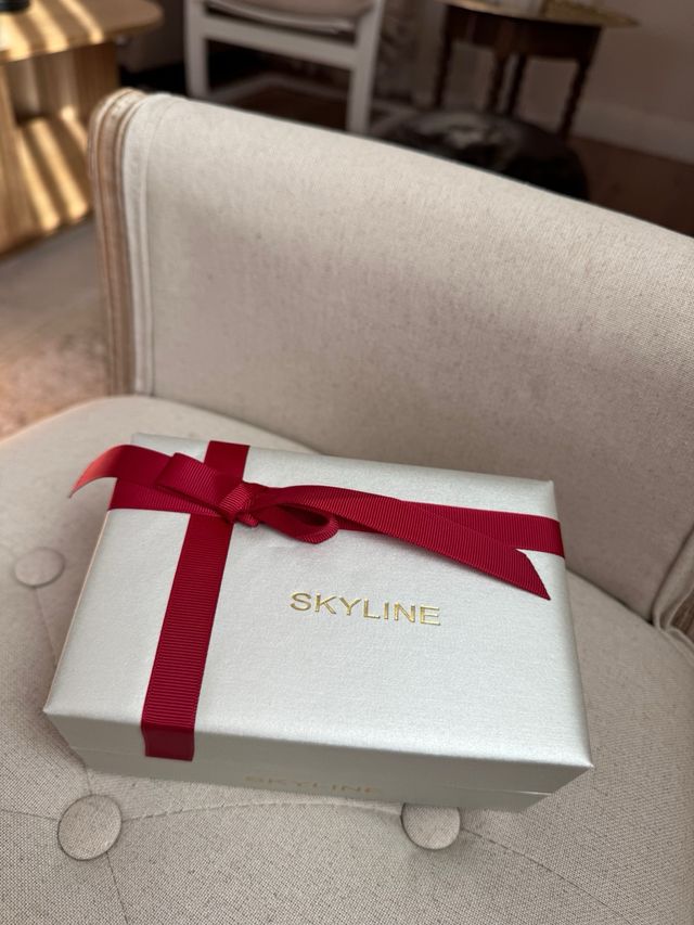 Reloj Skyline Edición Limitada Dorado y Blanco