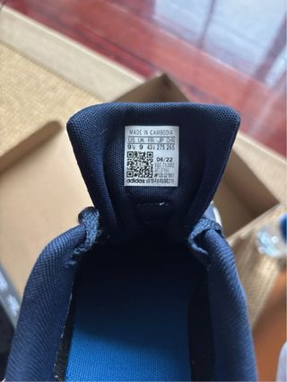 Zapatillas Adidas Azul Marino y Blanco