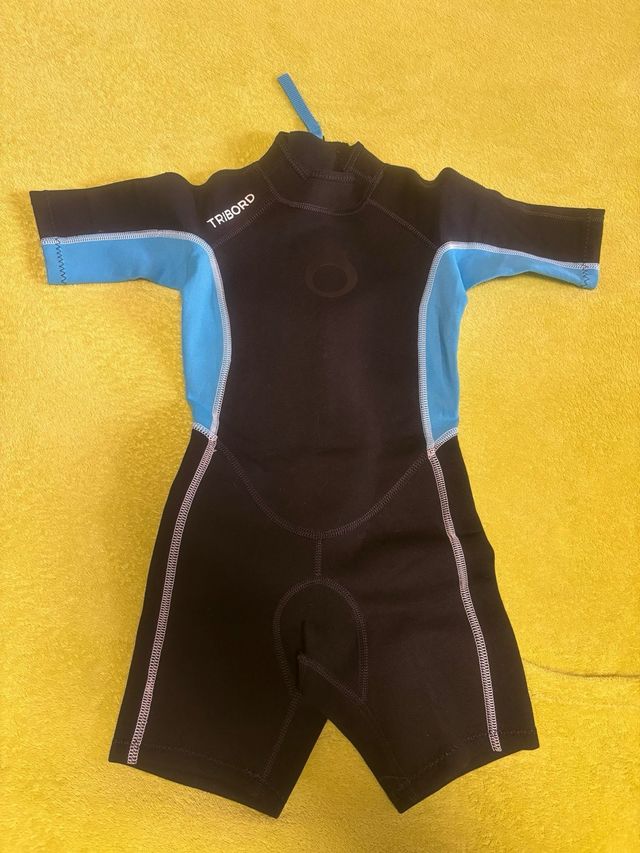 Neoprenos Niños Rojo (8) y Azul (6)