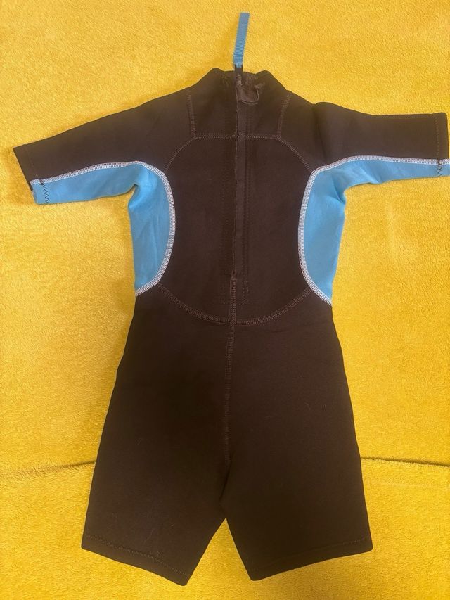 Neoprenos Niños Rojo (8) y Azul (6)