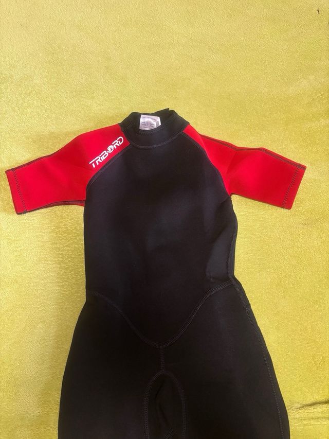 Neoprenos Niños Rojo (8) y Azul (6)