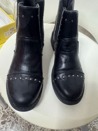 Stivaletti neri con borchie