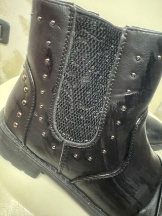 Stivaletti neri con borchie