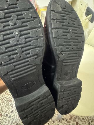 Stivaletti neri con borchie