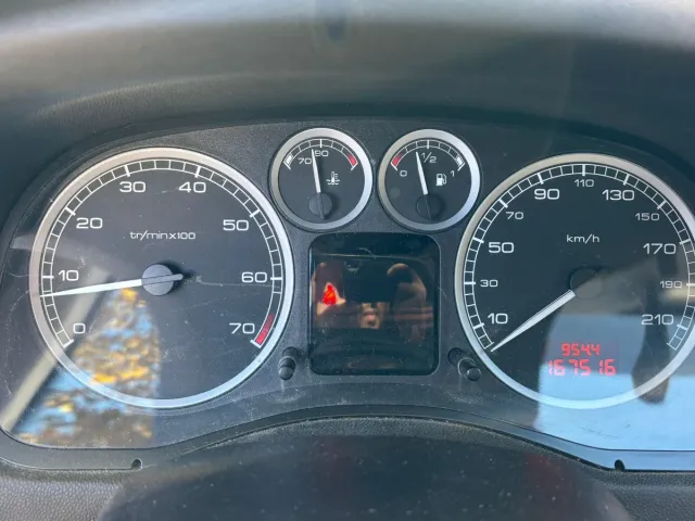 Peugeot 307 motor 1.6 (110 CV) año 2003, 1650€