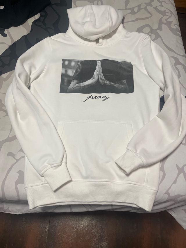 Sudadera blanca con estampado pray