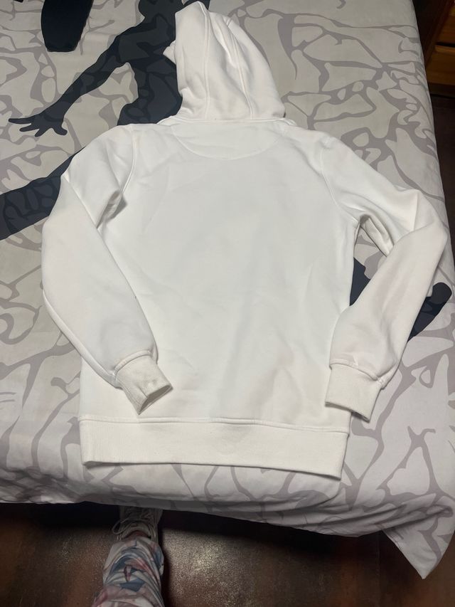 Sudadera blanca con estampado pray