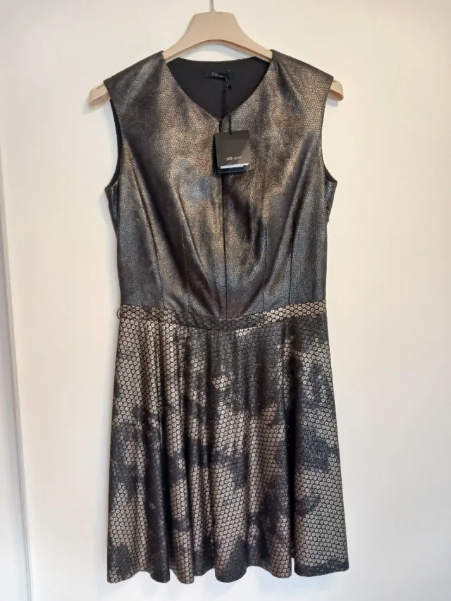 Vestido elegante negro brillante