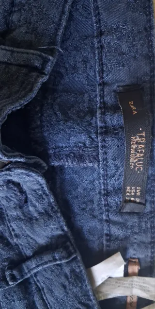 Pantalón azul estampado