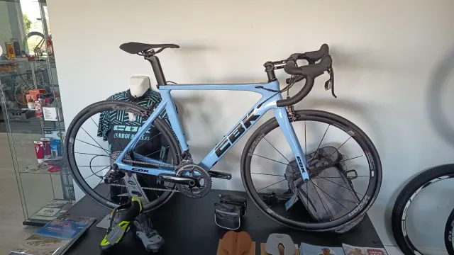 Bicicleta carretera carbono CBK