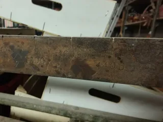 Báscula antigua con ruedas