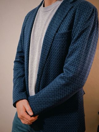 Americana azul hombre con estampado