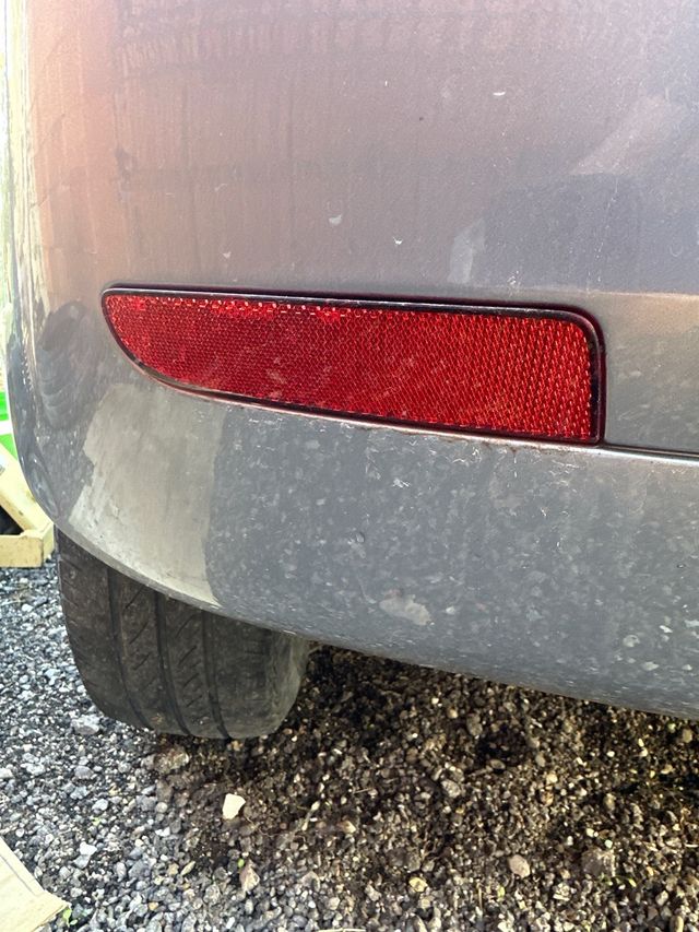 3ª Luz de Freno y Reflector Trasero Izquierdo