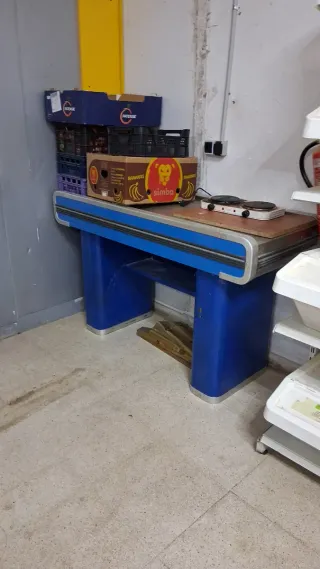 Mostrador de supermercado azul