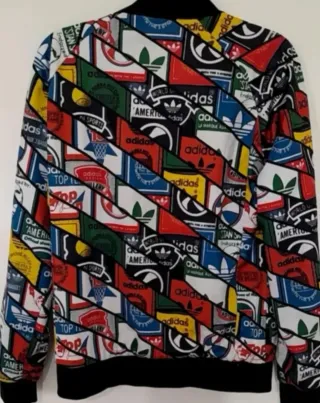 Chaqueta y zapatillas Adidas multicolor