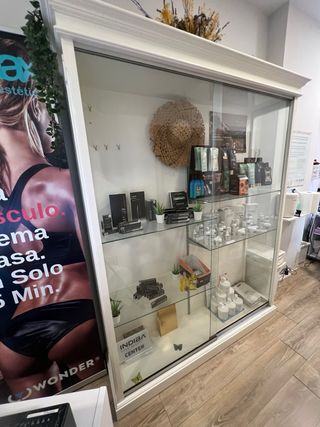 Vitrina expositora cristal y madera